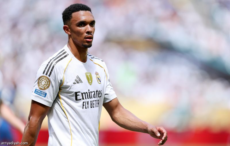 أبطال أوروبا.. عودة أرنولد تفتح جراح ليفربول