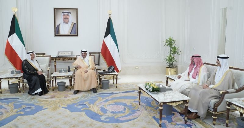 سمو ولي العهد يستقبل رئيس وأعضاء مركز أكسفورد للدراسات الإسلامية