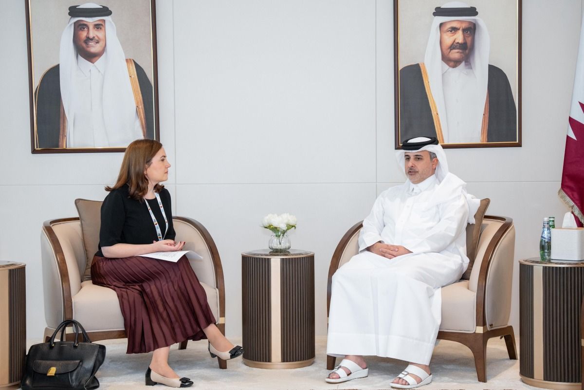 وزير البيئة والتغير المناخي يجتمع مع وزيرة الشؤون الاجتماعية والصحة الفنلندية