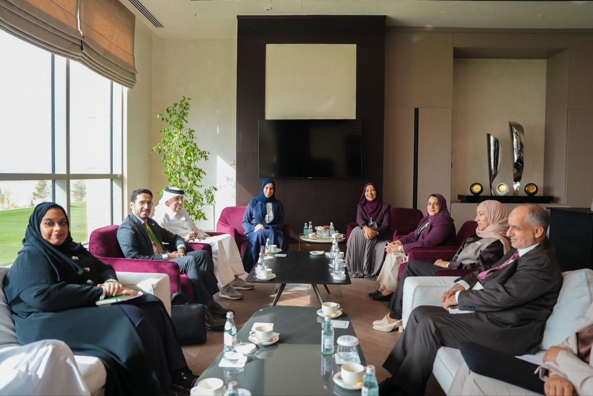 وزير التربية والتعليم والتعليم العالي تلتقي نظيرتها العمانية