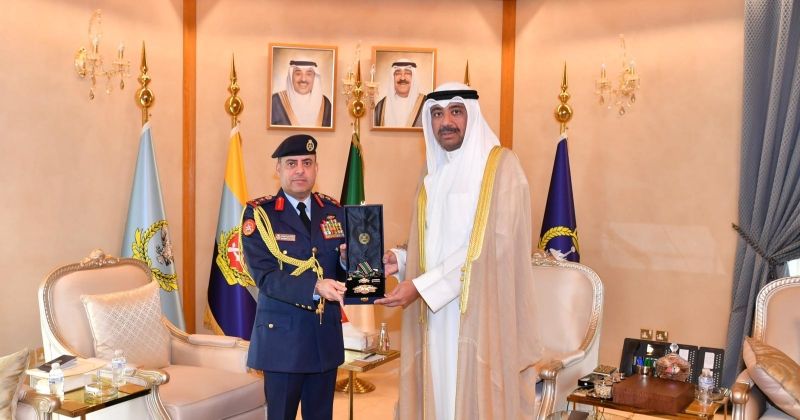 وزير الدفاع يُشيد بتكريم العيادة بوسام عسكري أردني