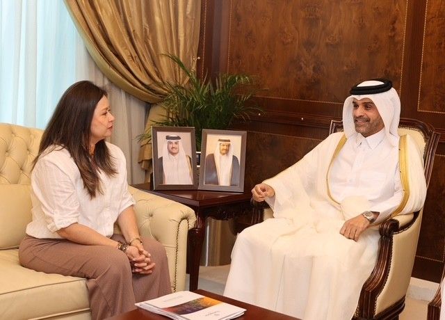 وزير المواصلات يجتمع مع وزيرة النقل الكولومبية