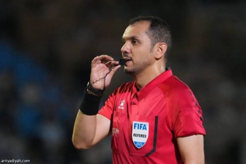 اتحاد القدم يجدّد الثقة بـ 10 حكام