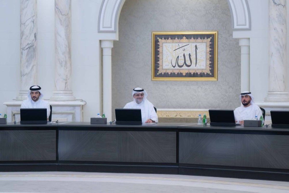 «تنفيذي الشارقة» يناقش تحديث إجراءات العمل الحكومي لمواكبة النمو