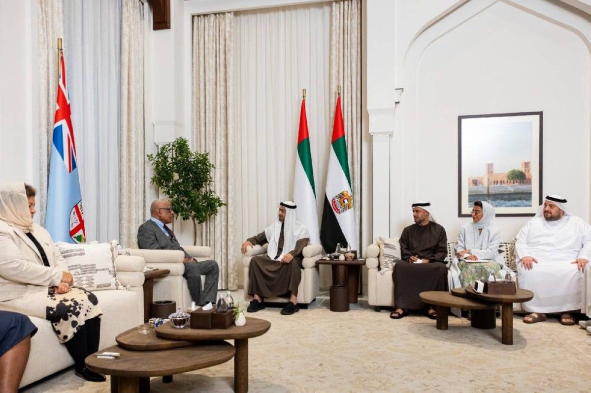 محمد بن زايد ورئيس فيجي يبحثان تعزيز علاقات التعاون