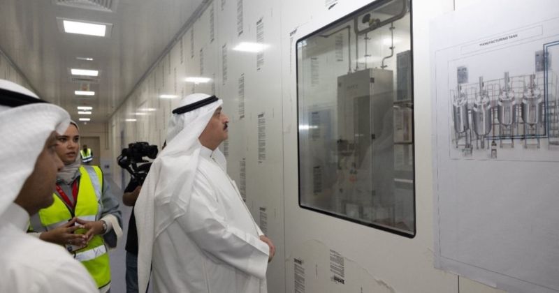 العوضي زار مصنع الشفاء: تطوير منظومة صناعات دوائية محلية