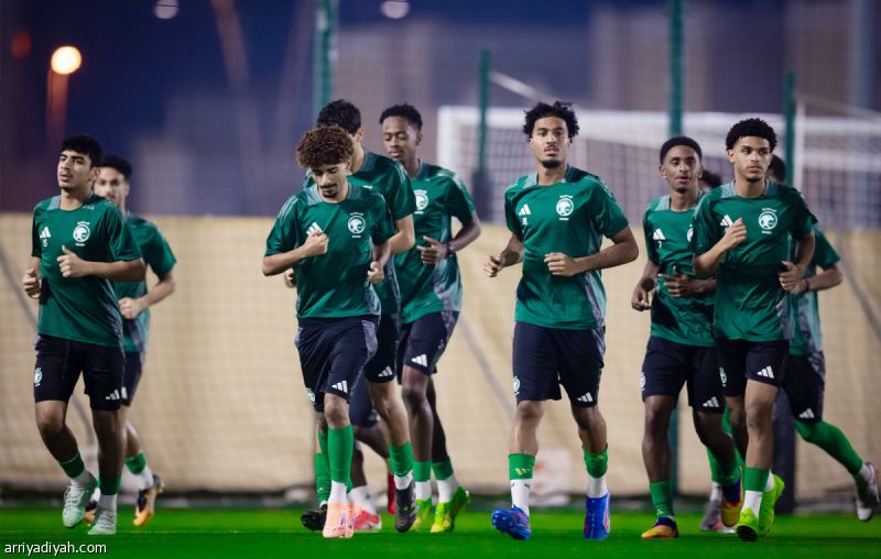 الهلال والنصر يردفان الأخضر بـ 8 لاعبين