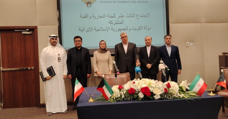 مروة الجعيدان ومحمد دهنوي خلال ختام اجتماعات اللجنة المشتركة