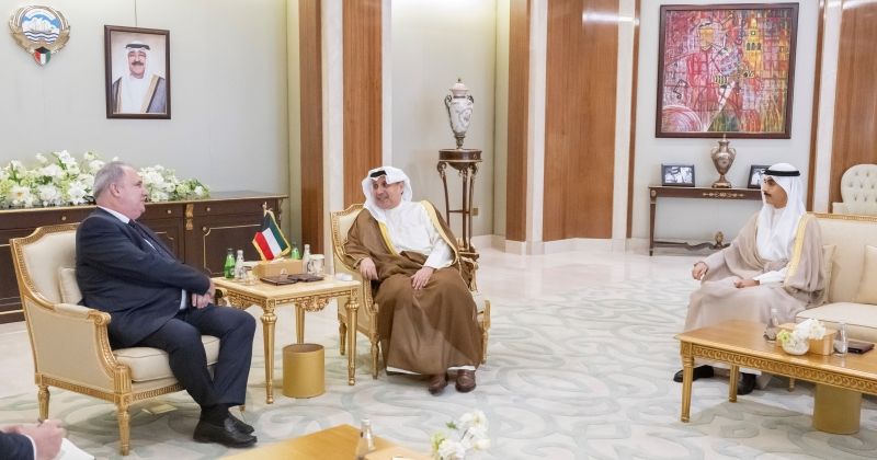 وزير الديوان الأميري ورئيس ديوان ولي العهد يبحثان وسفير أذربيجان.. العلاقات الثنائية