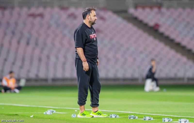 الوحدة يقيل سييرا.. وعباس بديل مؤقت