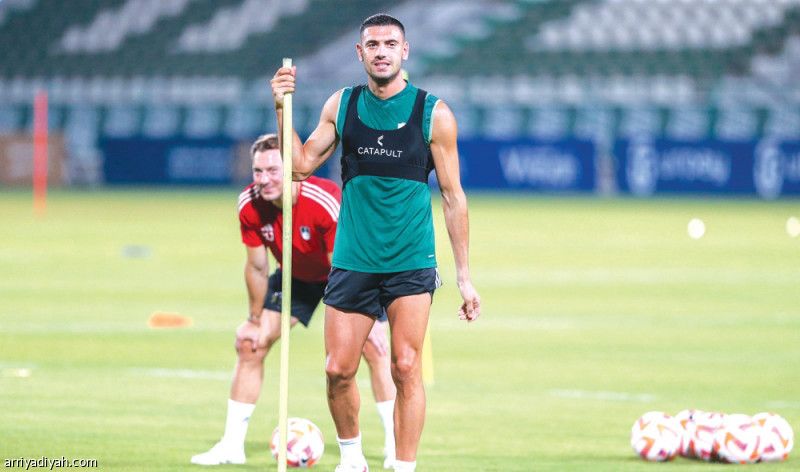 ديميرال يظهر في الديربي