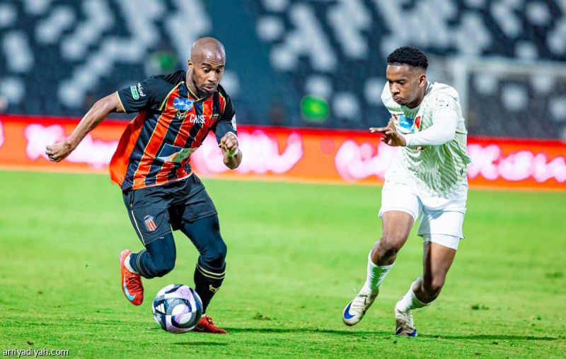 سلسلة «1ـ1» مستمرة.. الرياض وضمك يكتفيان بالتعادل