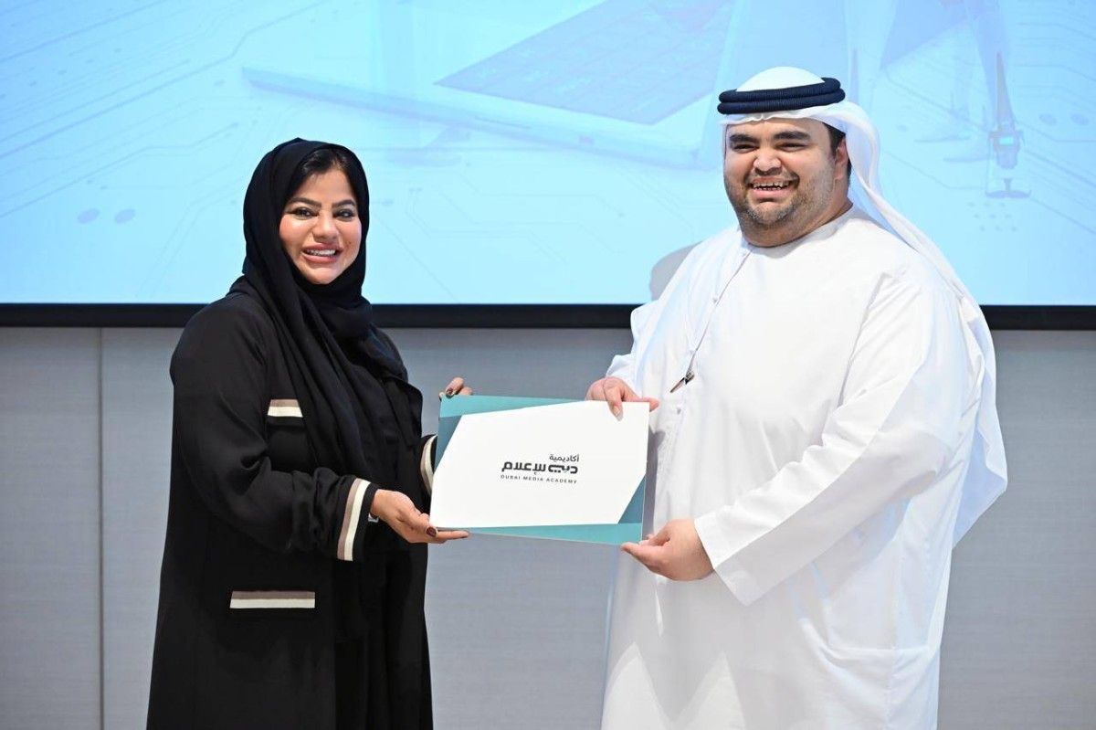 أكاديمية دبي للإعلام تطلق برنامج "ماستر كلاس" بعنوان "إتقان لغة الذكاء الاصطناعي"