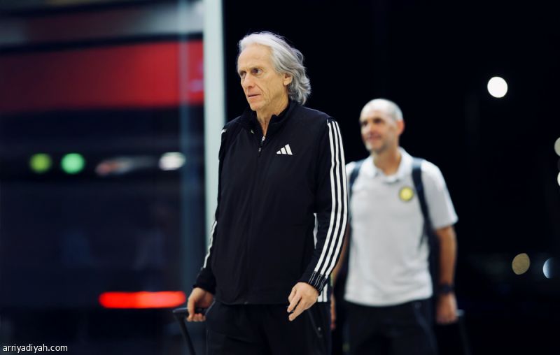 جيسوس يعيد سيماكان إلى أساسي النصر