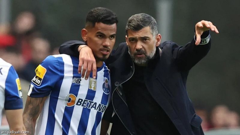 جالينو يواجه أبرز مدربي مسيرته