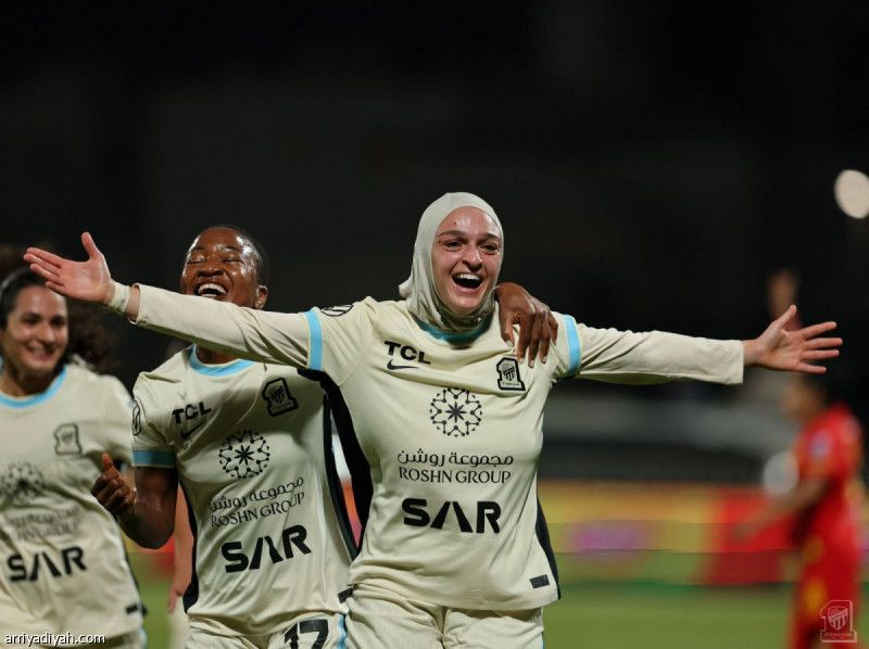 سيدات الاتحاد والأهلي يستعرضن قبل «الديربي»