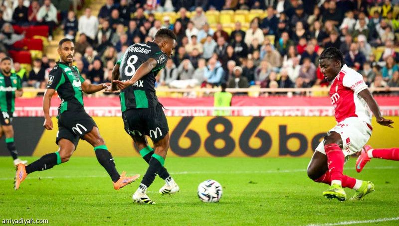 لانس يقسو على موناكو برباعية