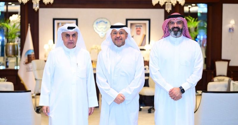 محافظ الفروانية متوسطاً الحاي والحبشي