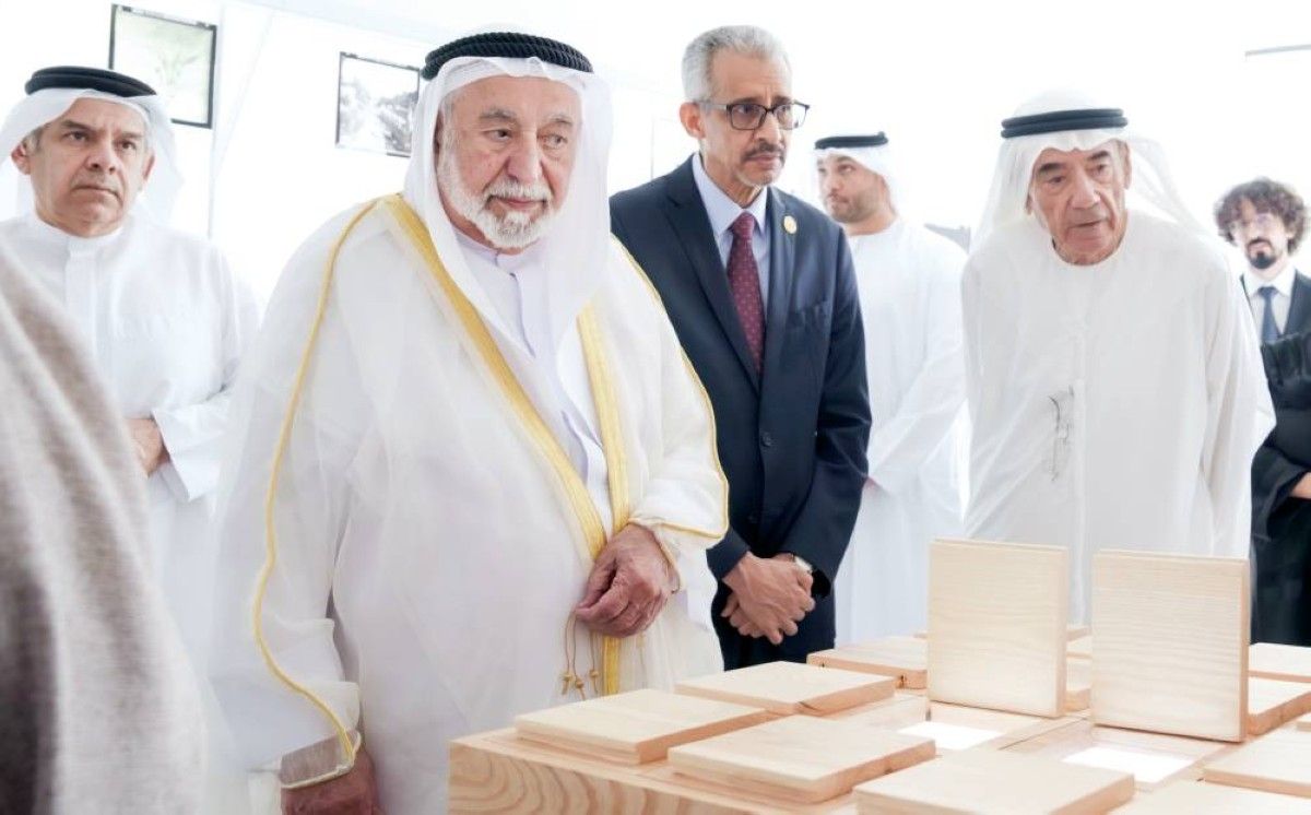 حاكم الشارقة يفتتح مبنى رواق الفوتوغراف ويطّلع على معرضين فنيين