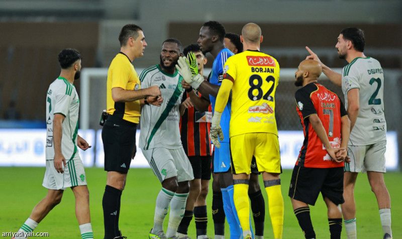 الإدارة ترصد الأخطاء.. وتطالب بـ «النخبة».. الأهلي يصعّد تحكيميّا