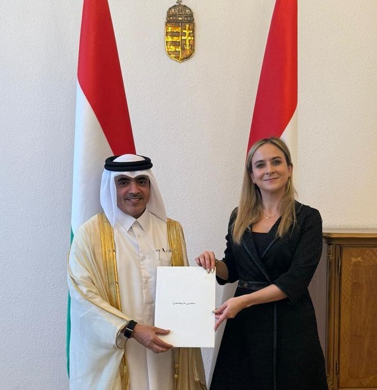 وزارة الخارجية والتجارة في هنغاريا تتسلم نسخة من أوراق اعتماد سفير دولة قطر