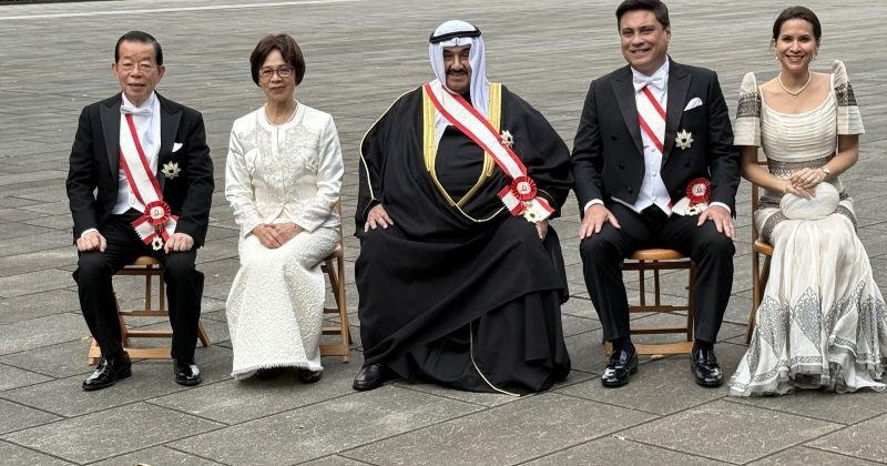 امبراطور اليابان يقلد الشيخ ناصر المحمد «الوشاح الأكبر لوسام الشمس المشرقة»