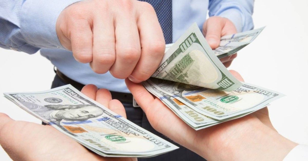 الحقيقة الصادمة.. هل تخبر أصدقاءك عن قيمة راتبك؟