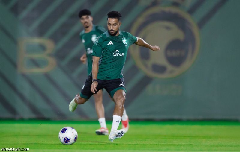 سالم يغيب عن تدريبات الأخضر