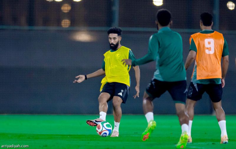 الأخضر.. الركبة والبرد يبعدان ذكري والجهني.. وخروج العبود