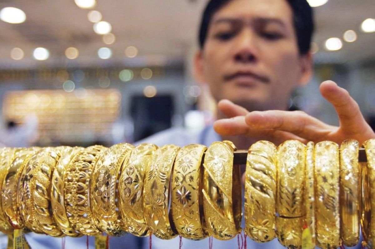 الذهب يواصل التألق فوق 4130 دولاراً