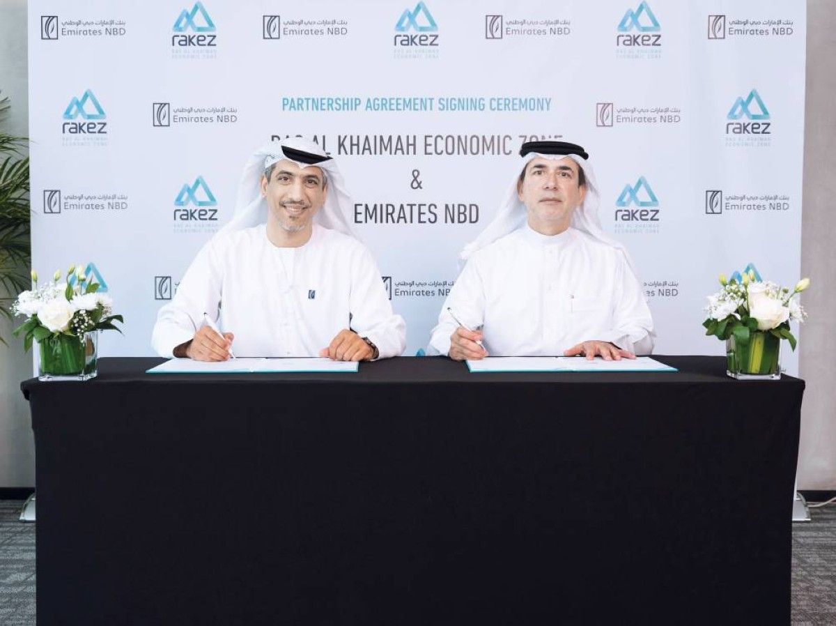 تعاون بين «راكز» و«الإمارات دبي الوطني» لتسهيل الخدمات للمستثمرين