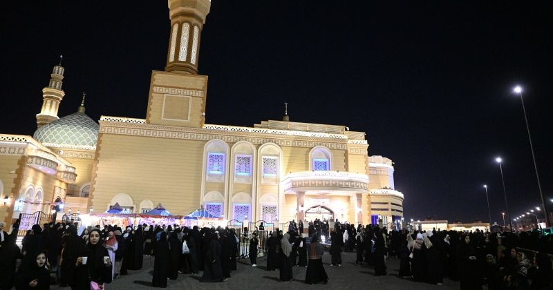 إلزام الأئمة والمؤذنين بالدوام والزي الرسمي