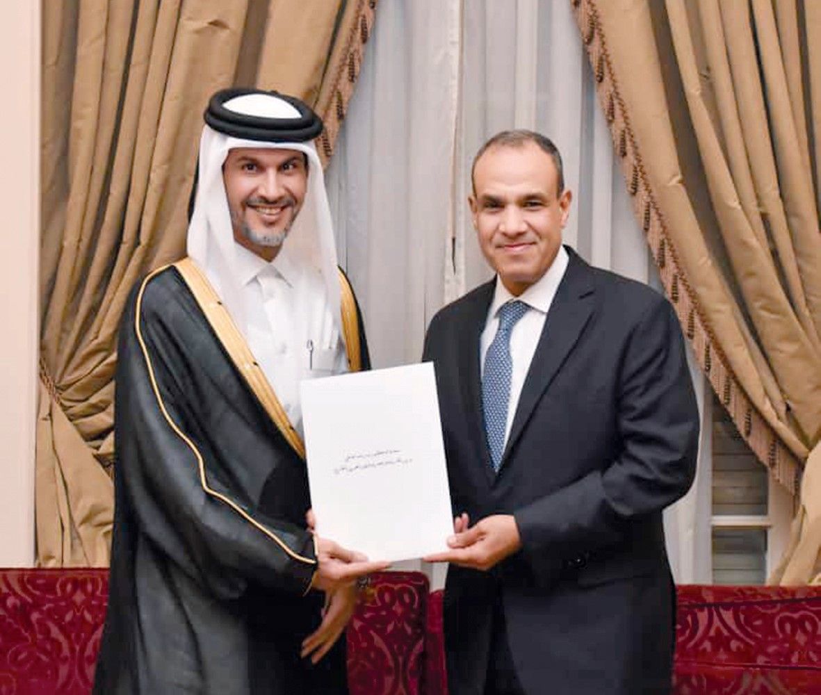 وزير الخارجية المصري يتسلم نسخة من اعتماد سفيرنا