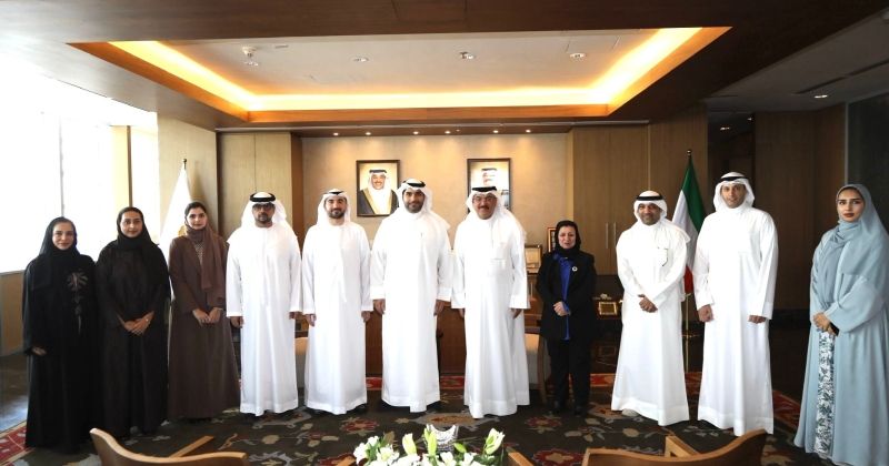 لقطة جماعية لوزير التربية مع مسؤولي الوزارة والوفد الإماراتي