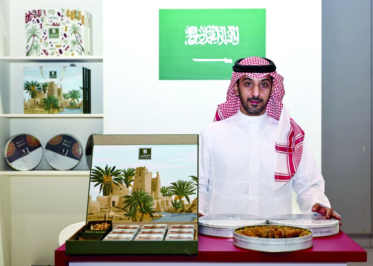 مشاركون دوليون في معرض «من الوطن» لـ «العرب»: «أسواق الأسر المنتجة» تعزز الحرف اليدوية الخليجية