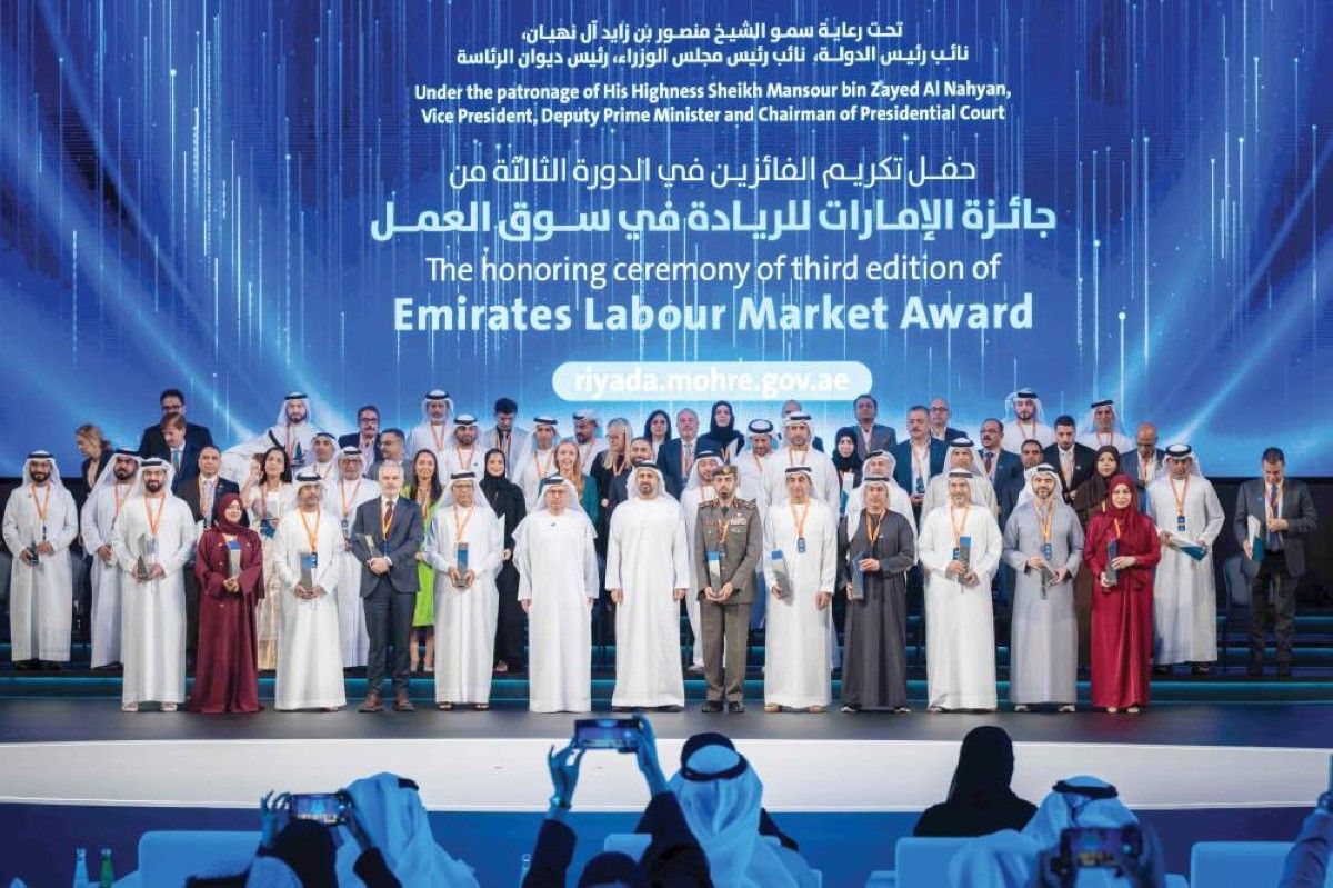 ذياب بن محمد يكرم الفائزين بجائزة الإمارات للريادة في سوق العمل