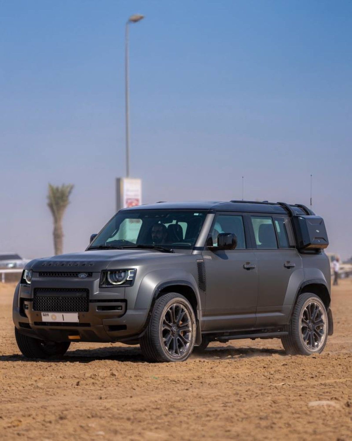 محمد بن راشد يشهد سباق "تحدّي سيح السلم للقدرة"