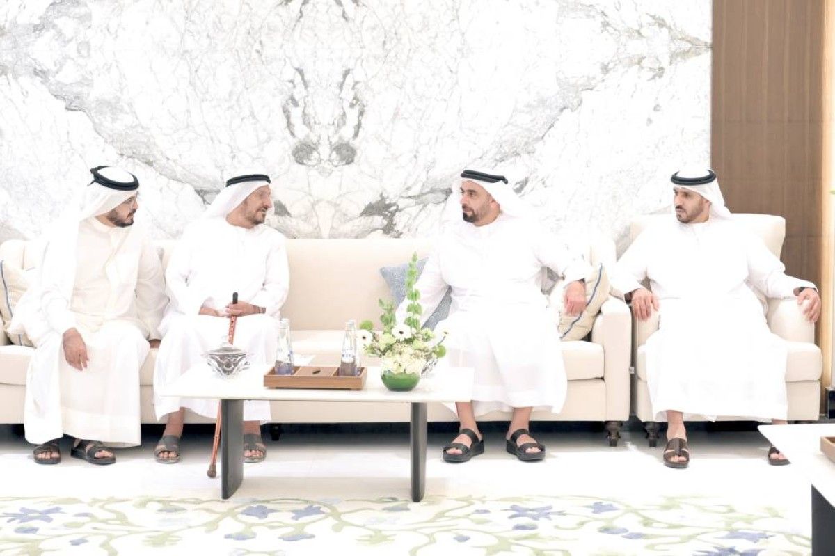 سيف بن زايد يعزي في وفاة عوشة النعيمي