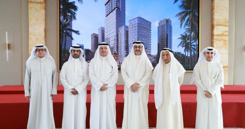 مُحافظ العاصمة ومسؤولو المشروع في لقطة جماعية