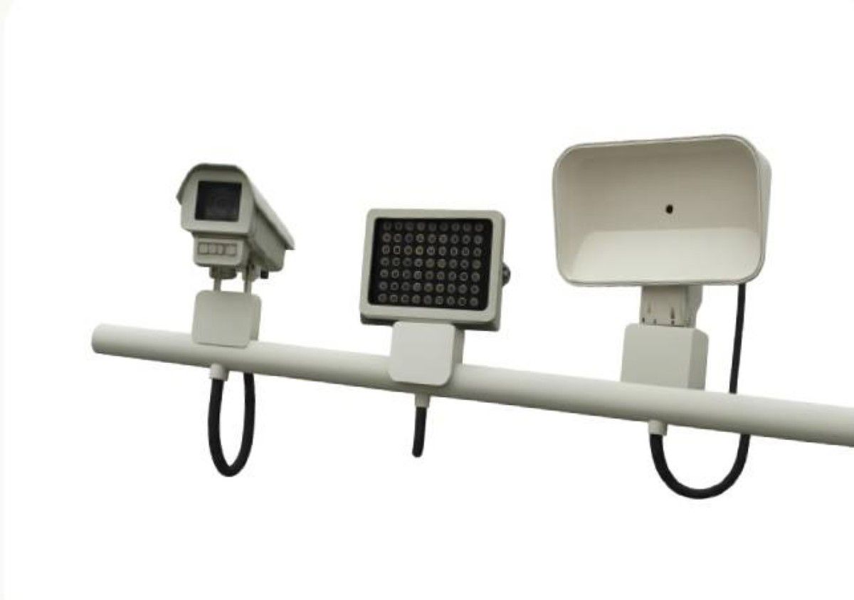 شرطة دبي توسّع نطاق استخدام «رادارات الضجيج» لرصد المركبات المسببة للإزعاج