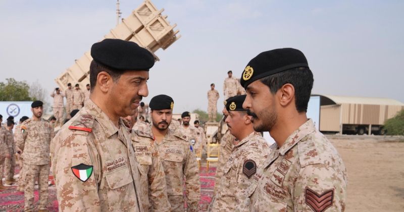 رئيس الأركان يطلع على سير العمل في سلاح الدفاع الجوي