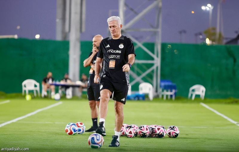 قبل مواجهة «الأخضر».. الجزائر يخسر عمورة وبوداوي