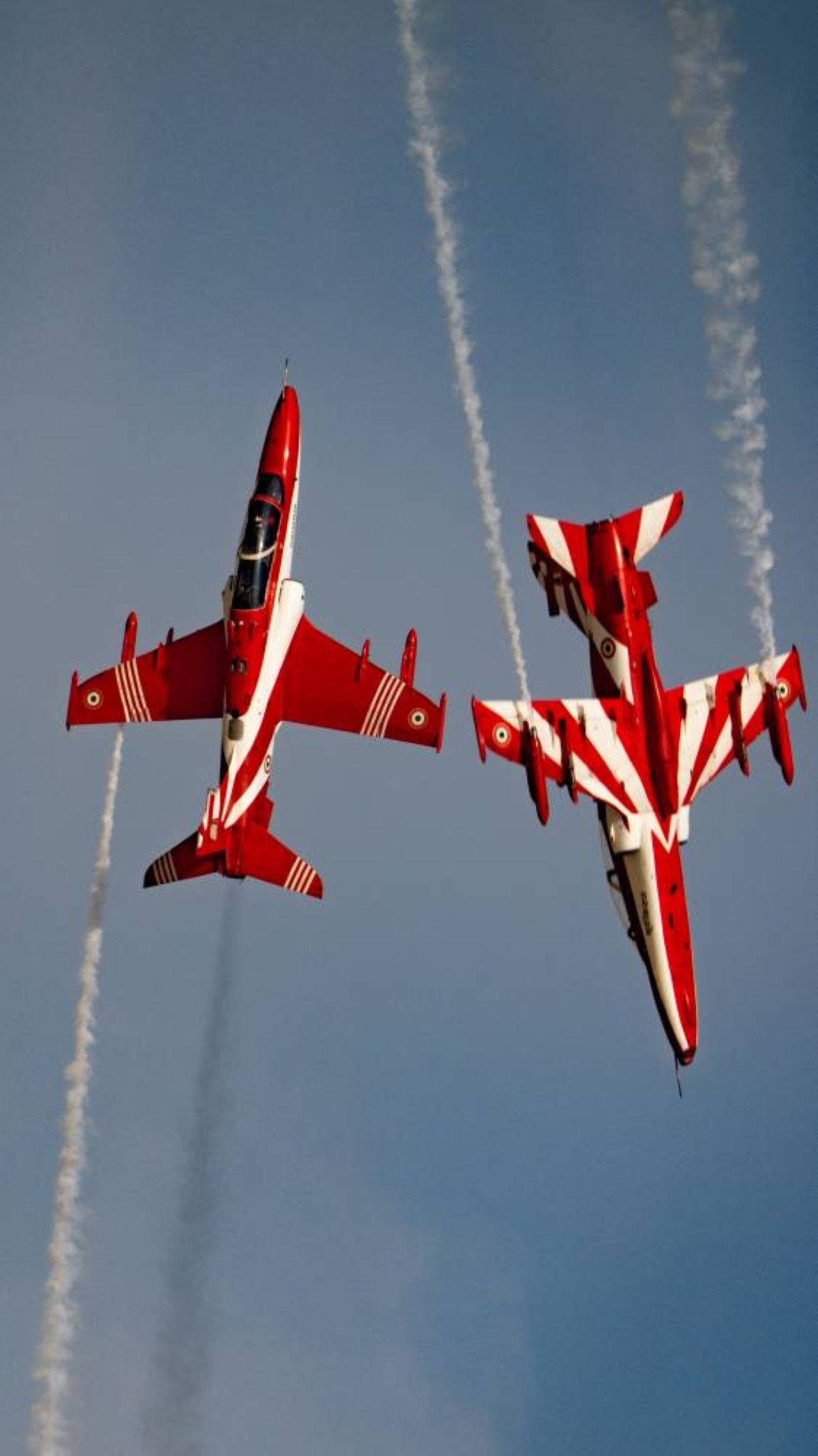 خالد بن محمد بن زايد وحمدان بن محمد يشهدان العرض الجوي المصاحب لـ"دبي للطيران" في دورته الـ19