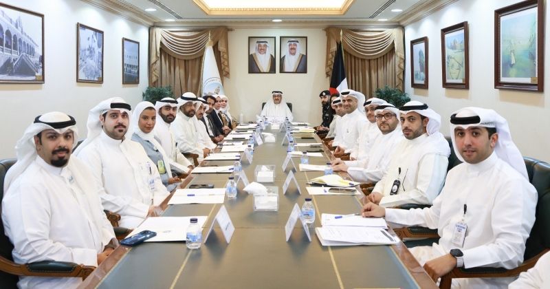 محافظ العاصمة مترئساً الاجتماع