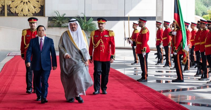 رئيس الوزراء يستقبل نظيره الفيتنامي