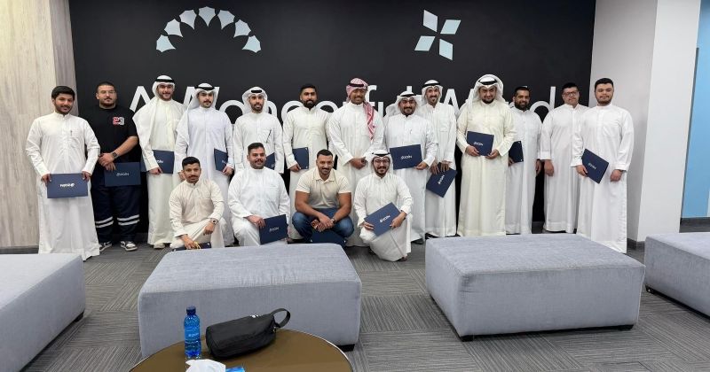 لقطة جماعية لعدد من المتدربين