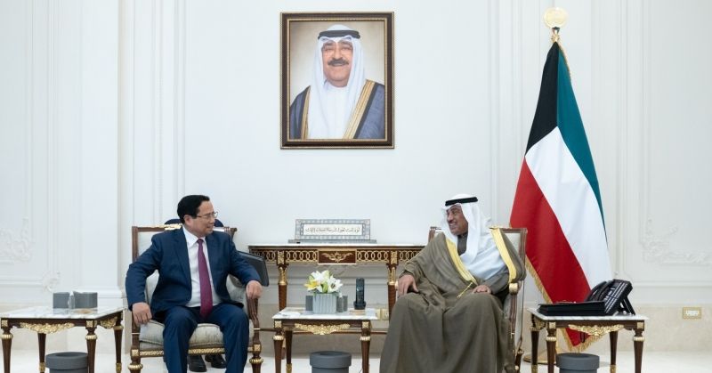 سمو ولي العهد يستقبل رئيس وزراء فيتنام