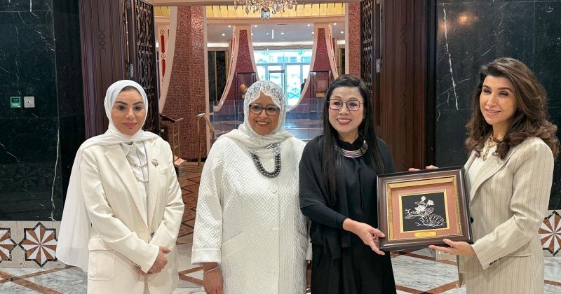 عقيلة رئيس وزراء فيتنام تزور متحف قصر السلام