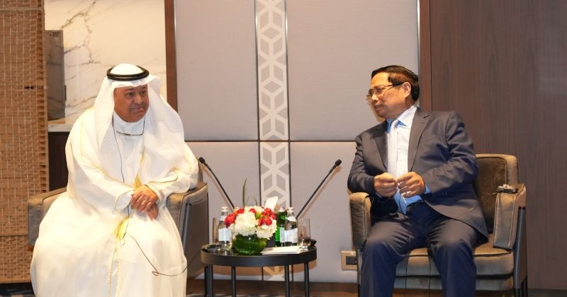 رئيس وزراء فيتنام يستقبل وزير النفط والرئيس التنفيذي لمؤسسة البترول وعضو مجلس إدارة هيئة الاستثمار