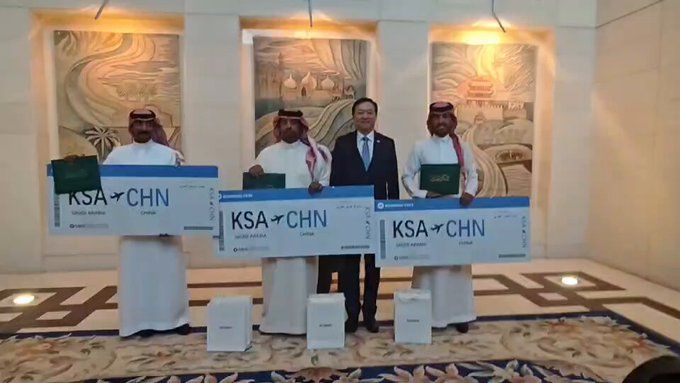 هكذا ردت الصين على بطولة شبان سعوديين نفذوا عملية إنقاذ شجاعة لمهندسين صينين جرفتهم السيول (فيديو)